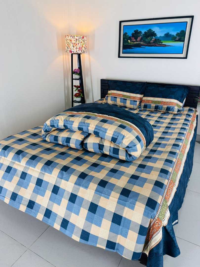 High-Quality,Fiber-Filled,Comforter,–,Soft,,Warm,&,Skin-Friendly