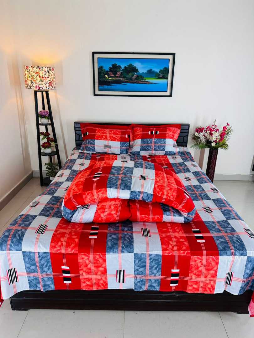 High-Quality,Fiber-Filled,Comforter,–,Soft,,Warm,&,Skin-Friendly