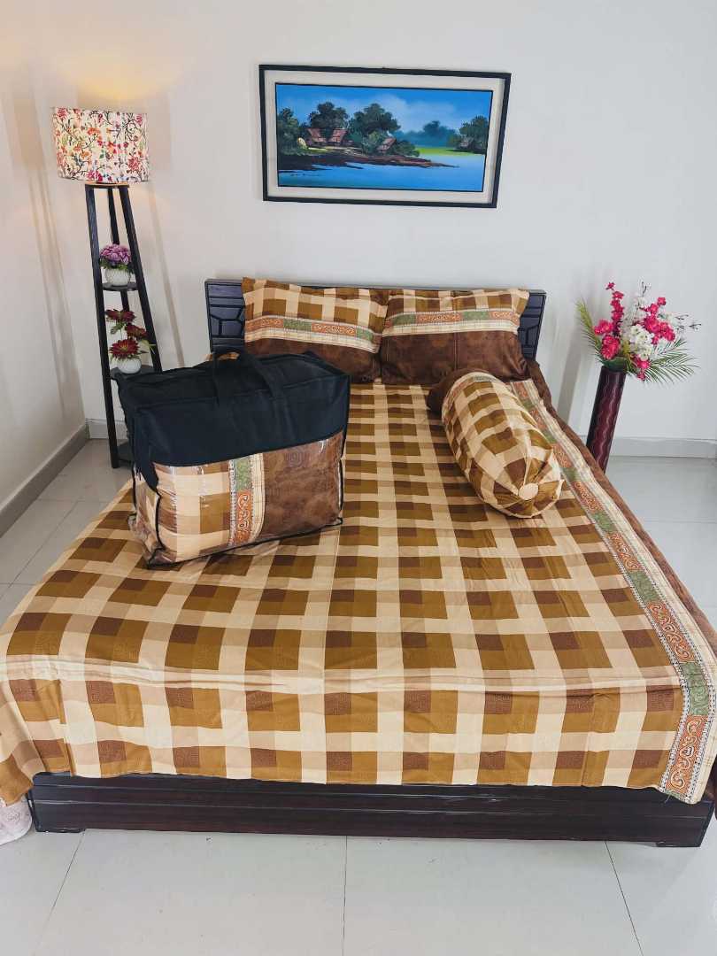 High-Quality,Fiber-Filled,Comforter,–,Soft,,Warm,&,Skin-Friendly