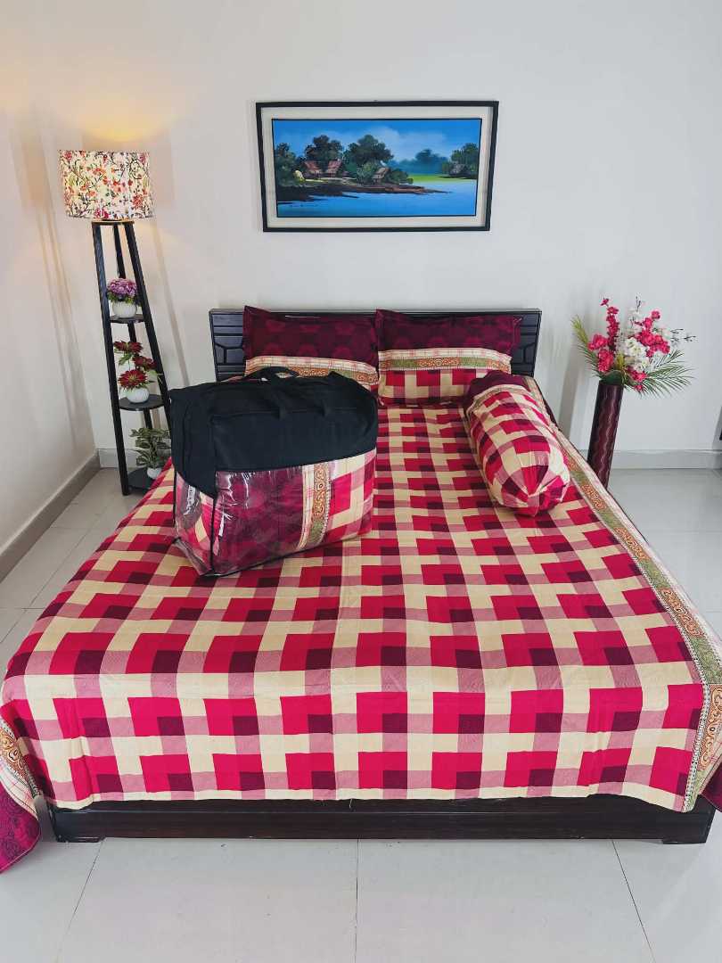 High-Quality,Fiber-Filled,Comforter,–,Soft,,Warm,&,Skin-Friendly